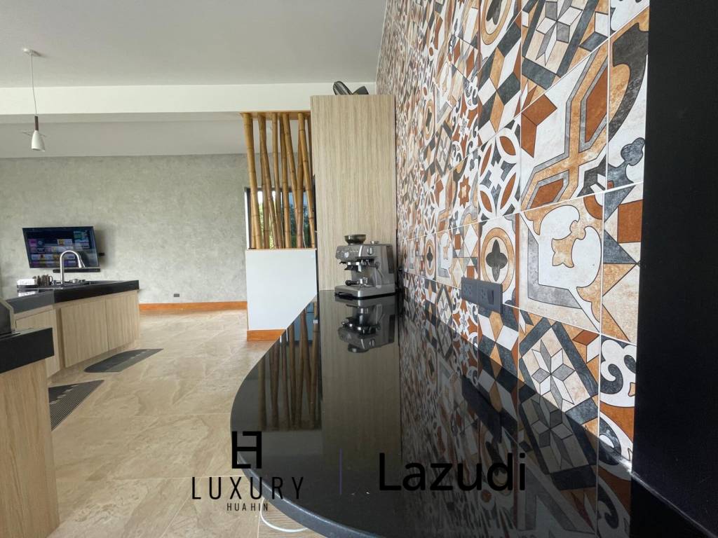 Совершенно новый / открытая планировка / бассейн 10 х 4 метра