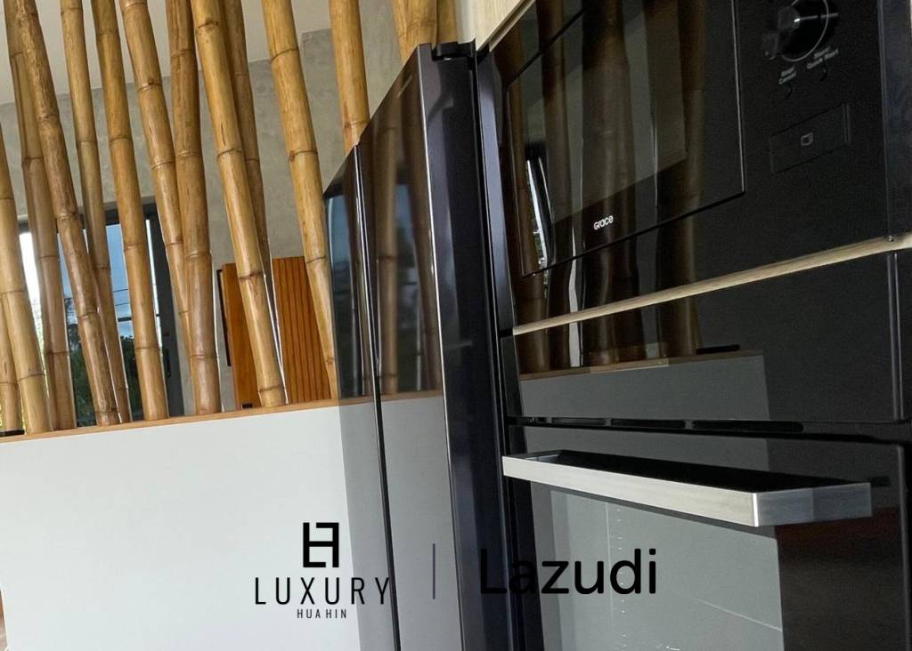 Совершенно новый / открытая планировка / бассейн 10 х 4 метра