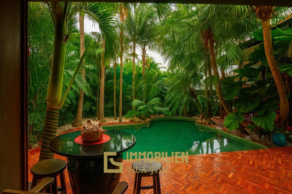 Tropisch Luxuriös / 1.270 qm Grundstück / 265 qm Wohnfläche