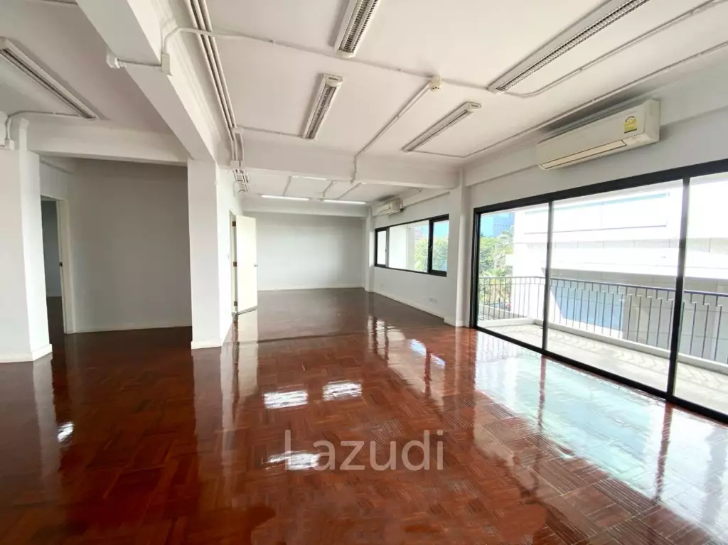 Modern Office Space in a Prime Location near MRT Asoke