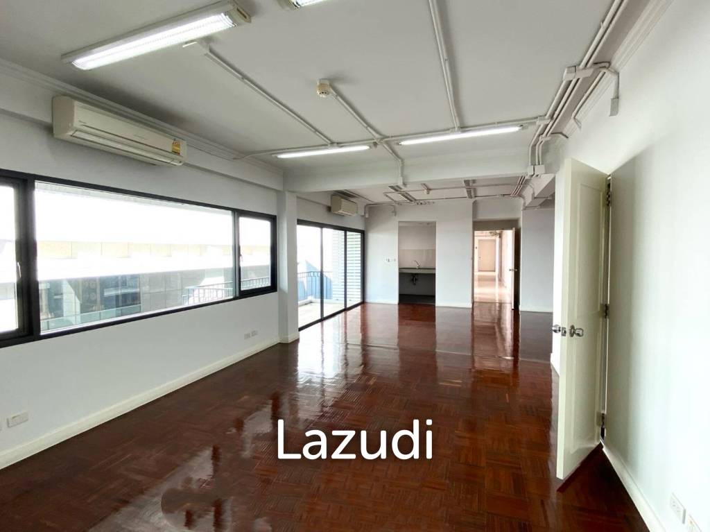 Modern Office Space in a Prime Location near MRT Asoke