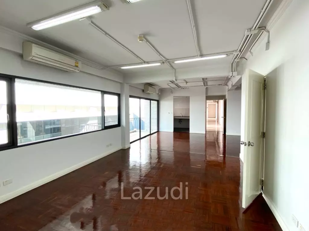Modern Office Space in a Prime Location near MRT Asoke