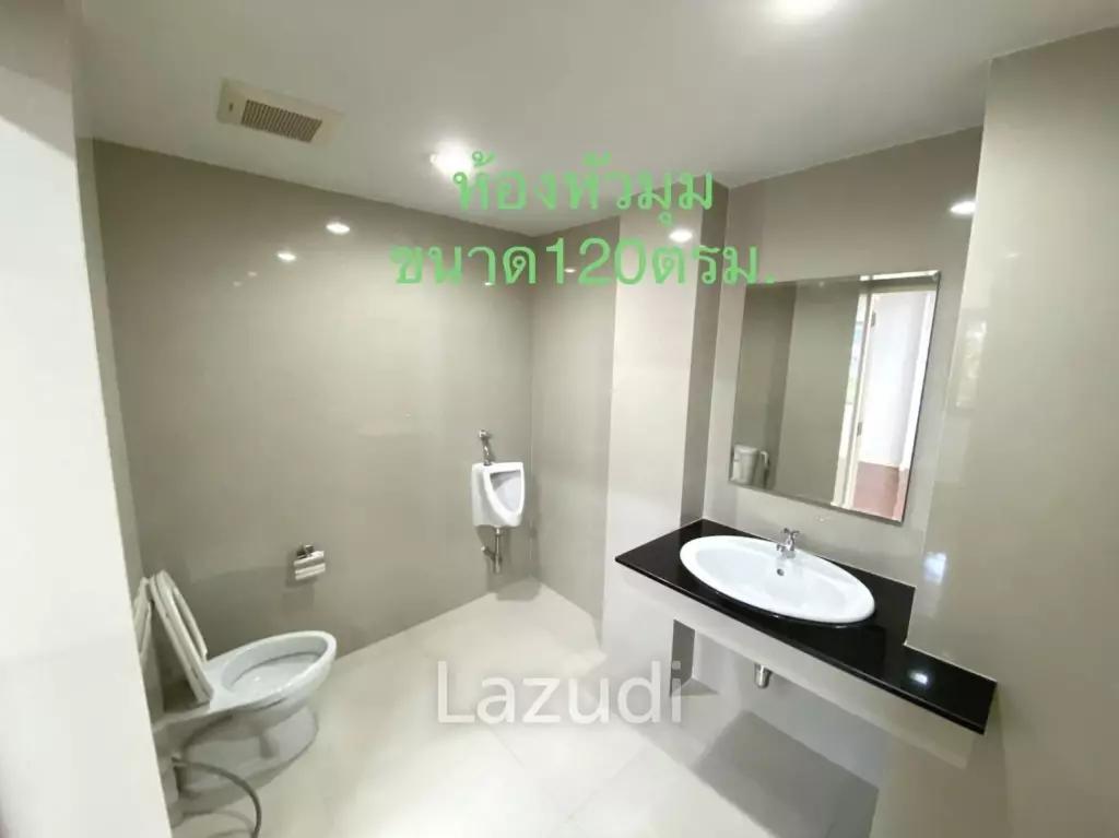 Modern Office Space in a Prime Location near MRT Asoke
