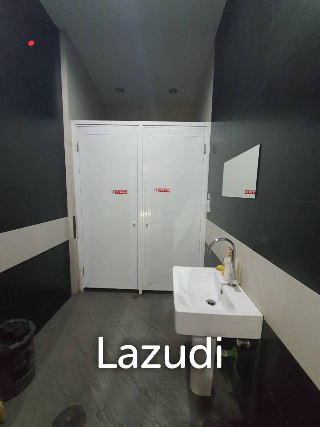 Prime Corner Retail Space in Samphanthawong