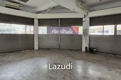 Prime Corner Retail Space in Samphanthawong