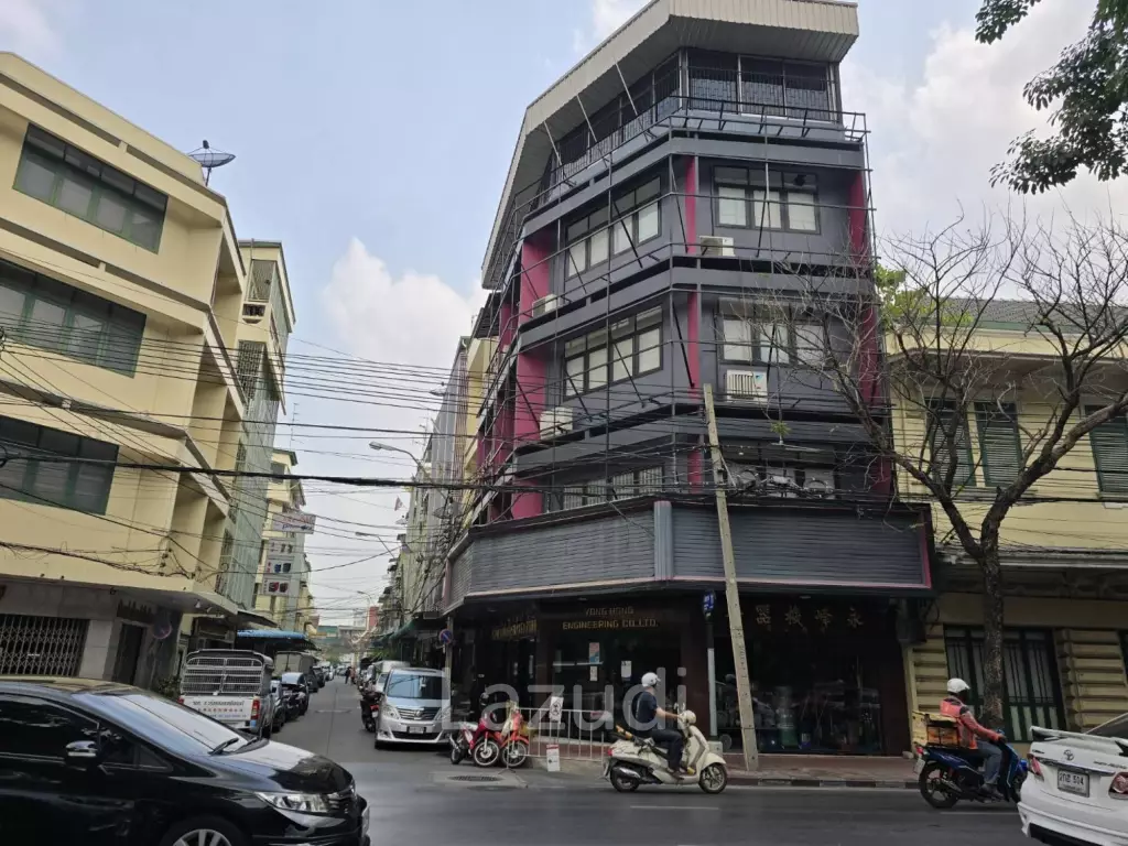 Prime Corner Retail Space in Samphanthawong