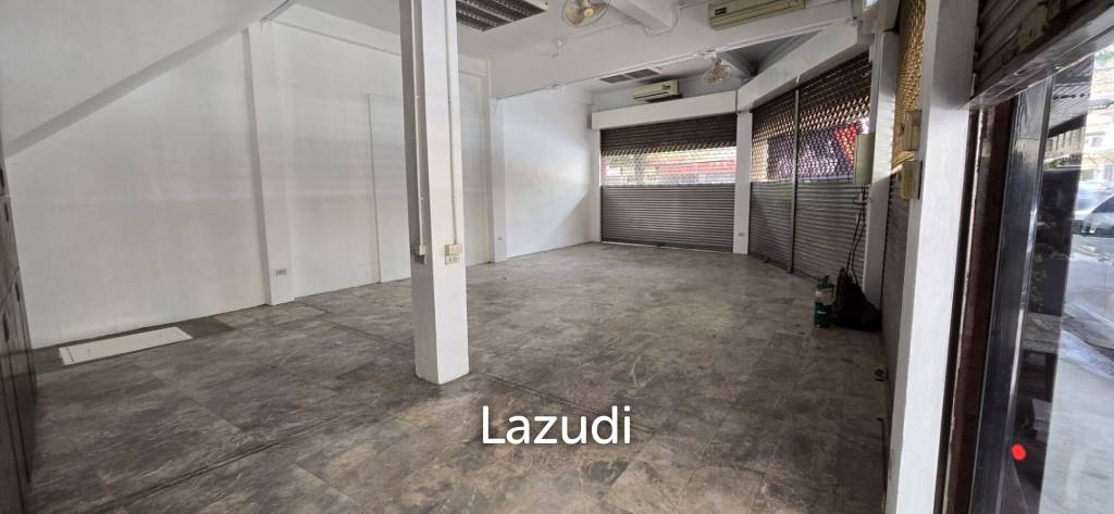 Prime Corner Retail Space in Samphanthawong