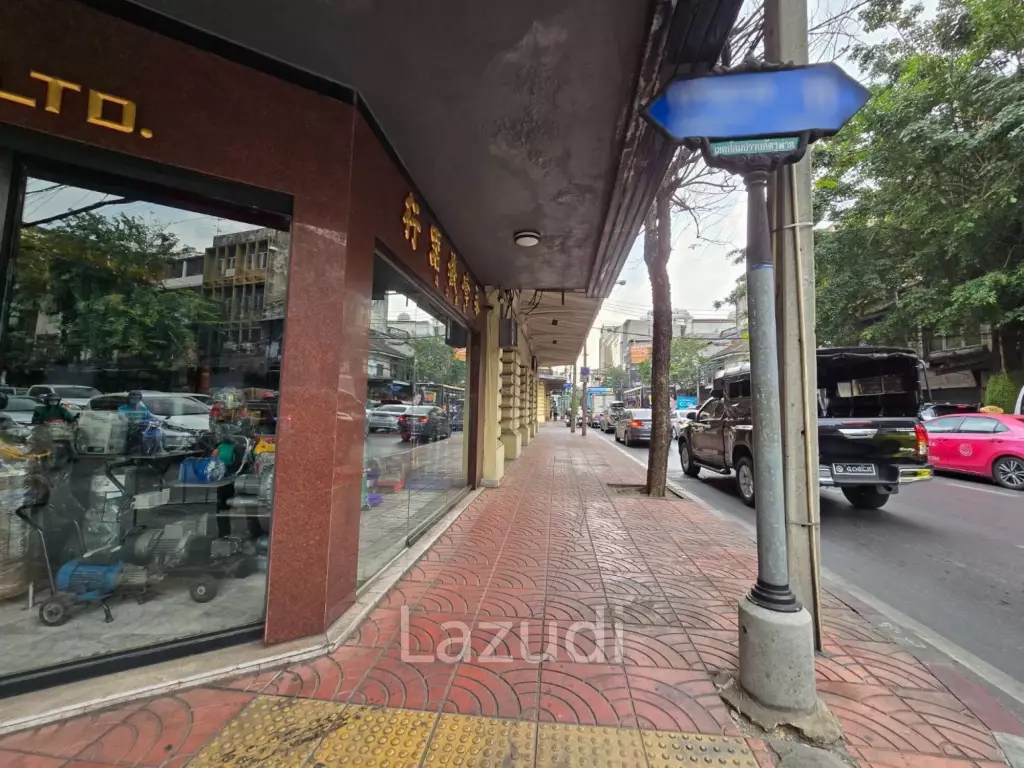 Prime Corner Retail Space in Samphanthawong