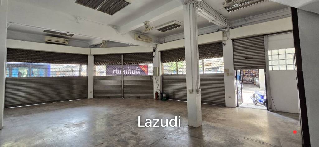 Prime Corner Retail Space in Samphanthawong
