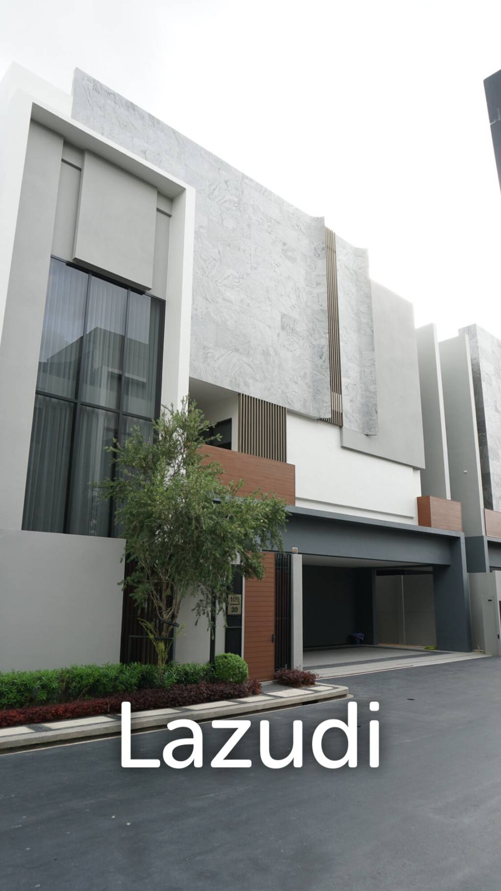 4 Beds 6 Baths 344 SQ.M BuGaan Krungthep Kreetha