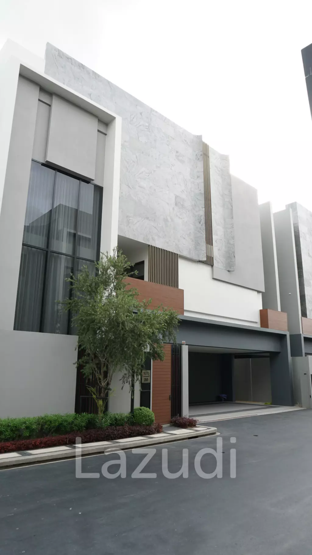4 Beds 6 Baths 344 SQ.M BuGaan Krungthep Kreetha