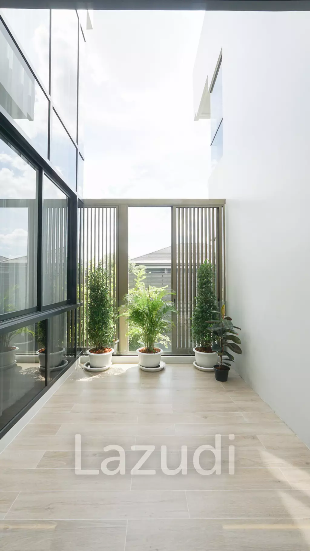 4 Beds 6 Baths 344 SQ.M BuGaan Krungthep Kreetha