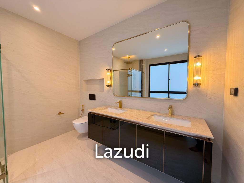 4 Beds 6 Baths 344 SQ.M BuGaan Krungthep Kreetha