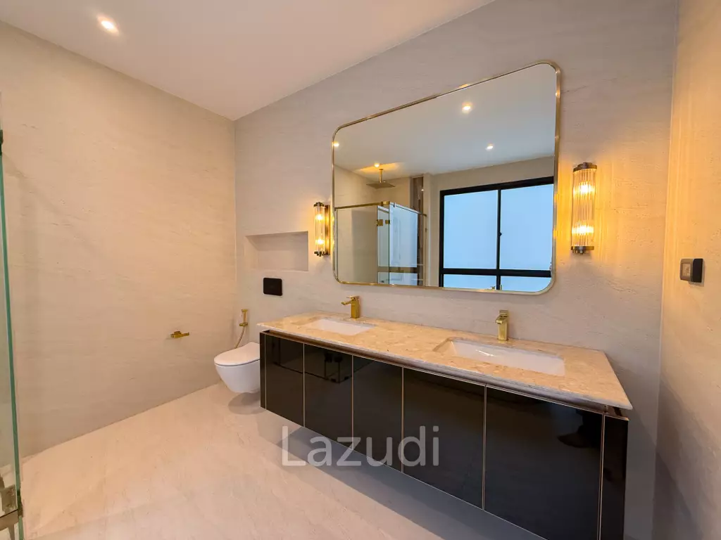 4 Beds 6 Baths 344 SQ.M BuGaan Krungthep Kreetha
