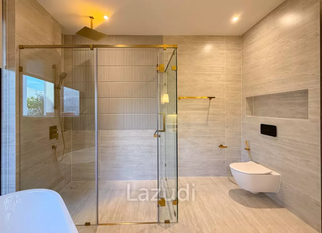 4 Beds 6 Baths 344 SQ.M BuGaan Krungthep Kreetha