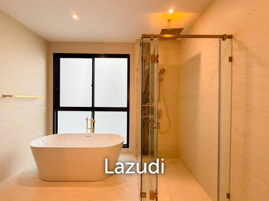 4 Beds 6 Baths 344 SQ.M BuGaan Krungthep Kreetha