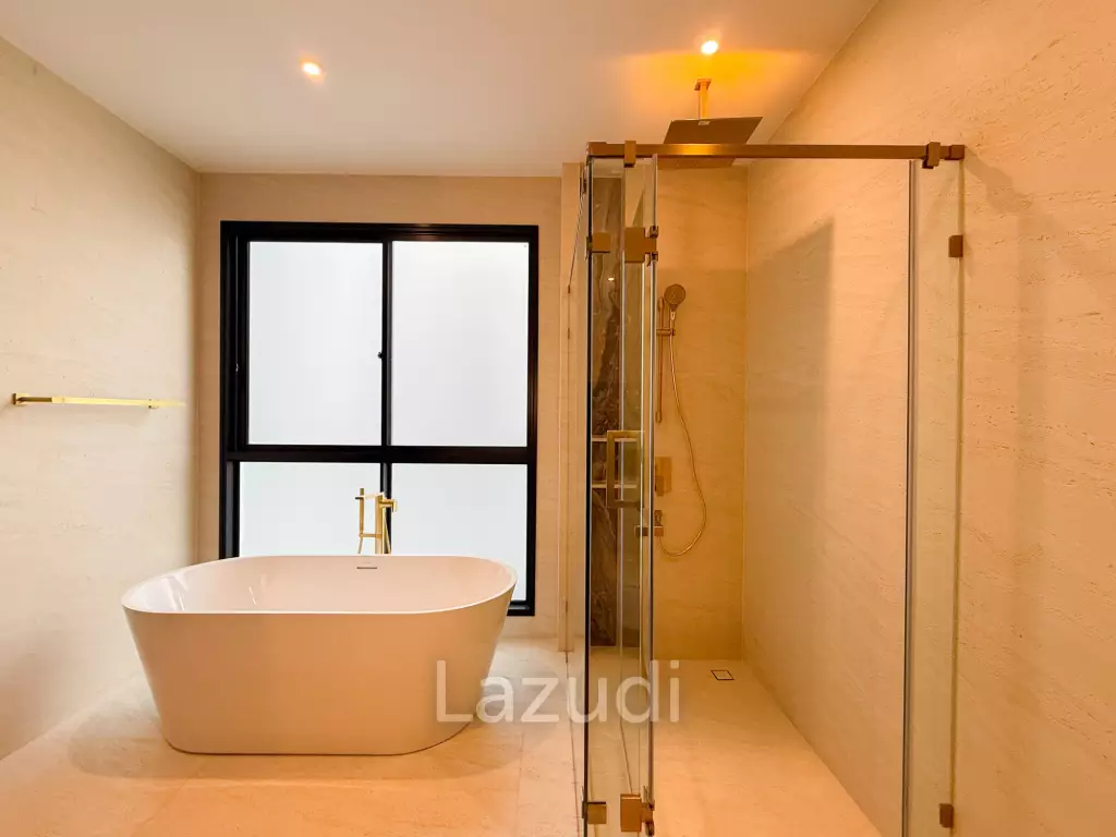 4 Beds 6 Baths 344 SQ.M BuGaan Krungthep Kreetha