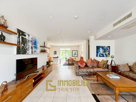 150 qm Wohnfläche / modernes Design / große Poolanlage