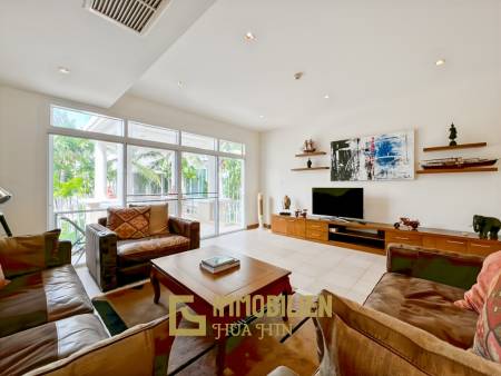 150 qm Wohnfläche / modernes Design / große Poolanlage