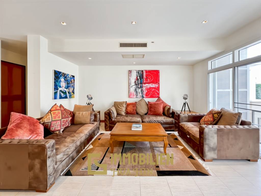 150 qm Wohnfläche / modernes Design / große Poolanlage