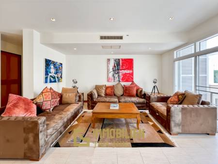 150 qm Wohnfläche / modernes Design / große Poolanlage