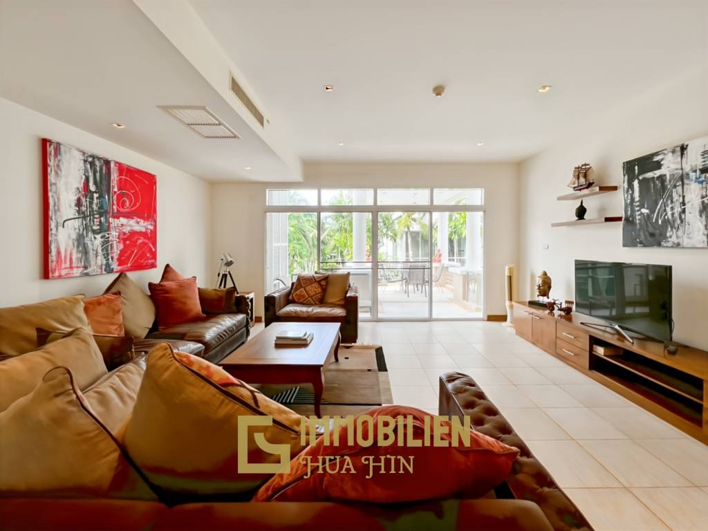 150 qm Wohnfläche / modernes Design / große Poolanlage