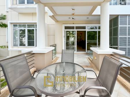 150 qm Wohnfläche / modernes Design / große Poolanlage