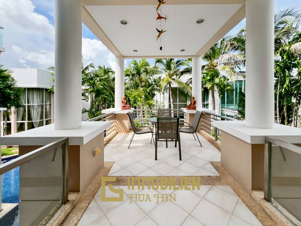 150 qm Wohnfläche / modernes Design / große Poolanlage