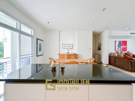 150 qm Wohnfläche / modernes Design / große Poolanlage