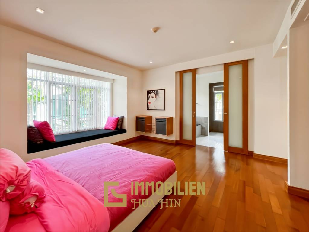 150 qm Wohnfläche / modernes Design / große Poolanlage