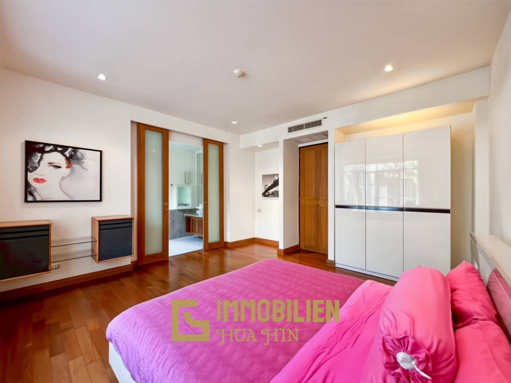 150 qm Wohnfläche / modernes Design / große Poolanlage