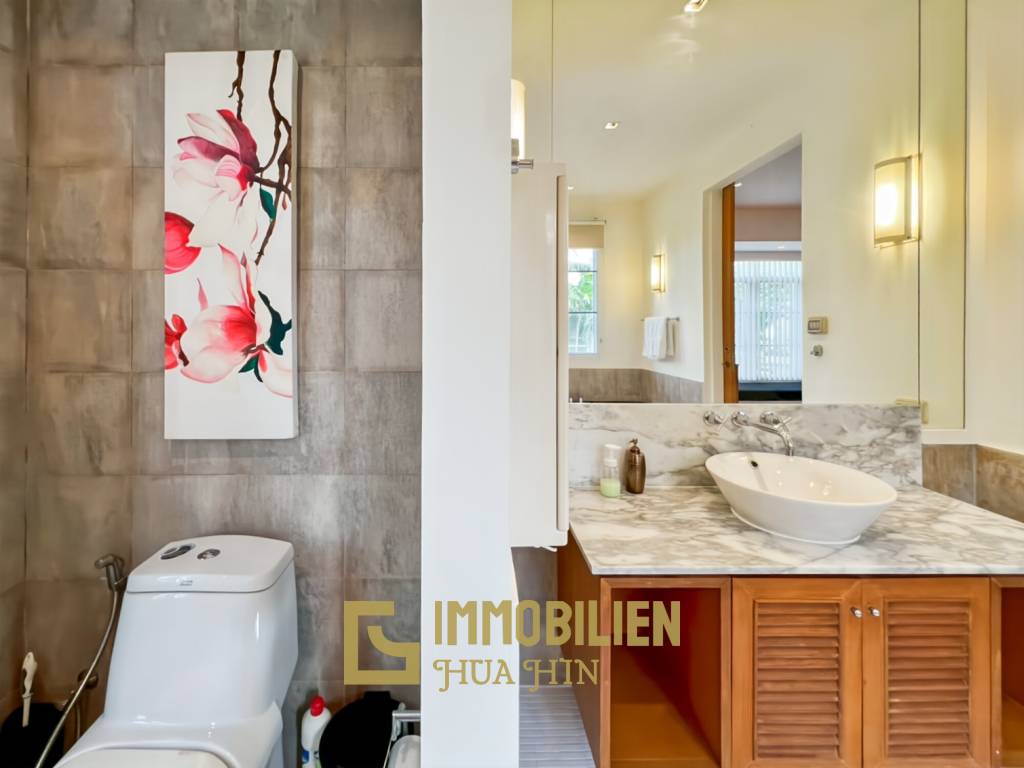 150 qm Wohnfläche / modernes Design / große Poolanlage