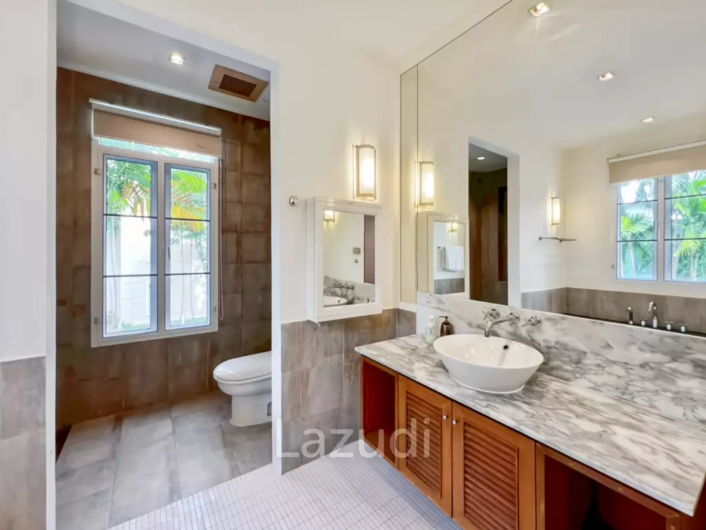 Spacious 2 Bedroom Freehold Condo in Cha-Am Blue Lagoon