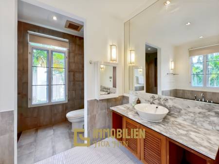 150 qm Wohnfläche / modernes Design / große Poolanlage