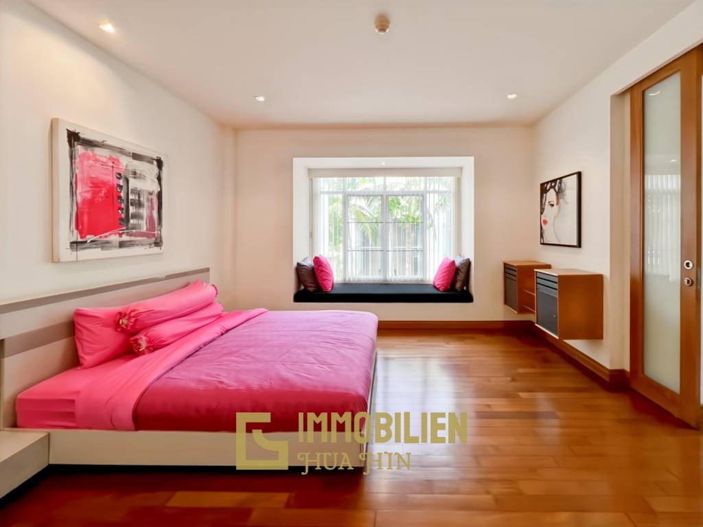 150 qm Wohnfläche / modernes Design / große Poolanlage