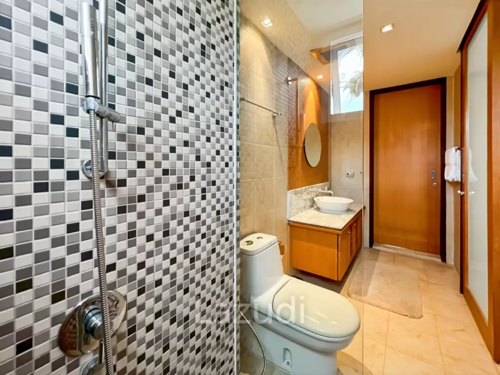 Spacious 2 Bedroom Freehold Condo in Cha-Am Blue Lagoon
