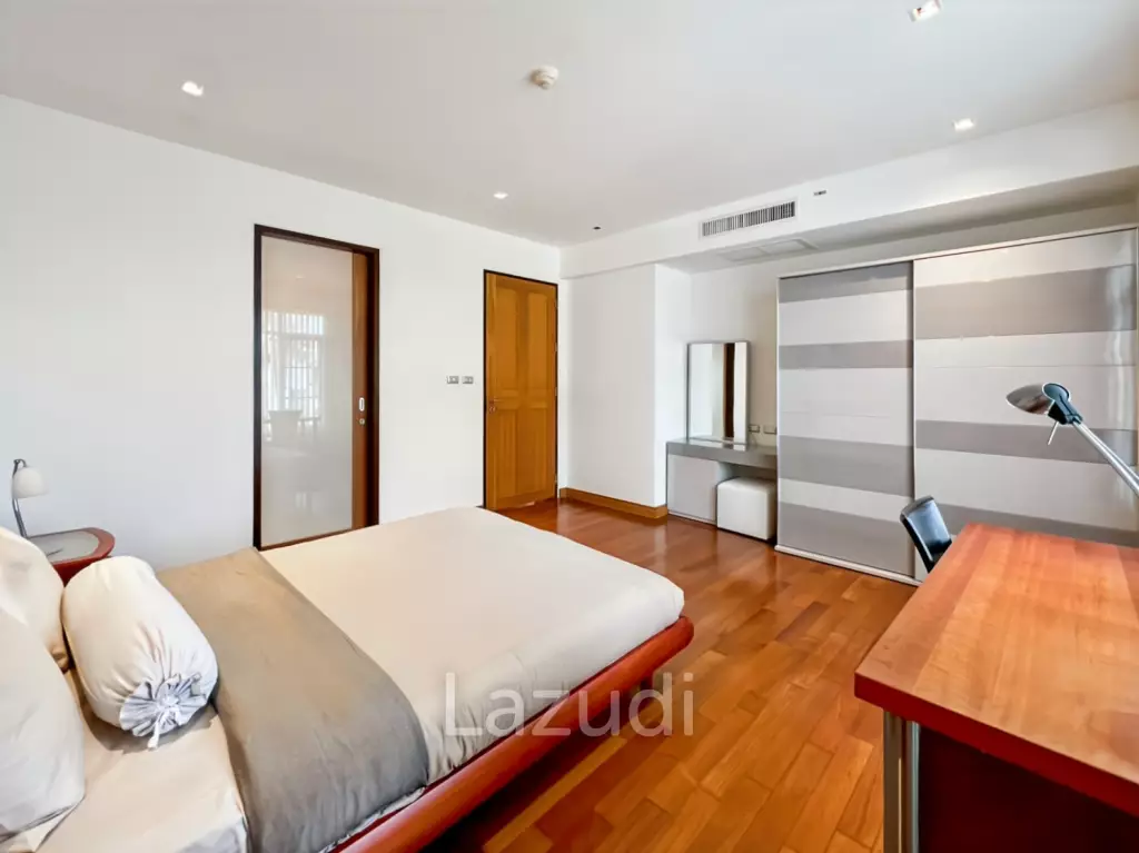 Spacious 2 Bedroom Freehold Condo in Cha-Am Blue Lagoon