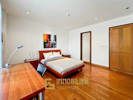 150 qm Wohnfläche / modernes Design / große Poolanlage