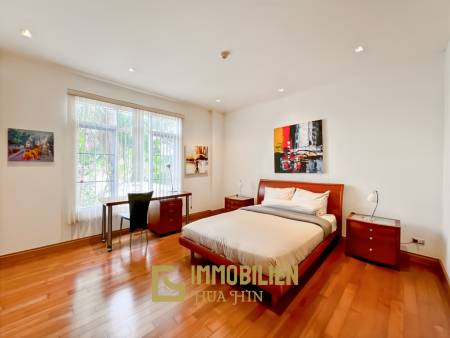 150 qm Wohnfläche / modernes Design / große Poolanlage