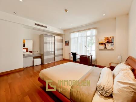 150 qm Wohnfläche / modernes Design / große Poolanlage