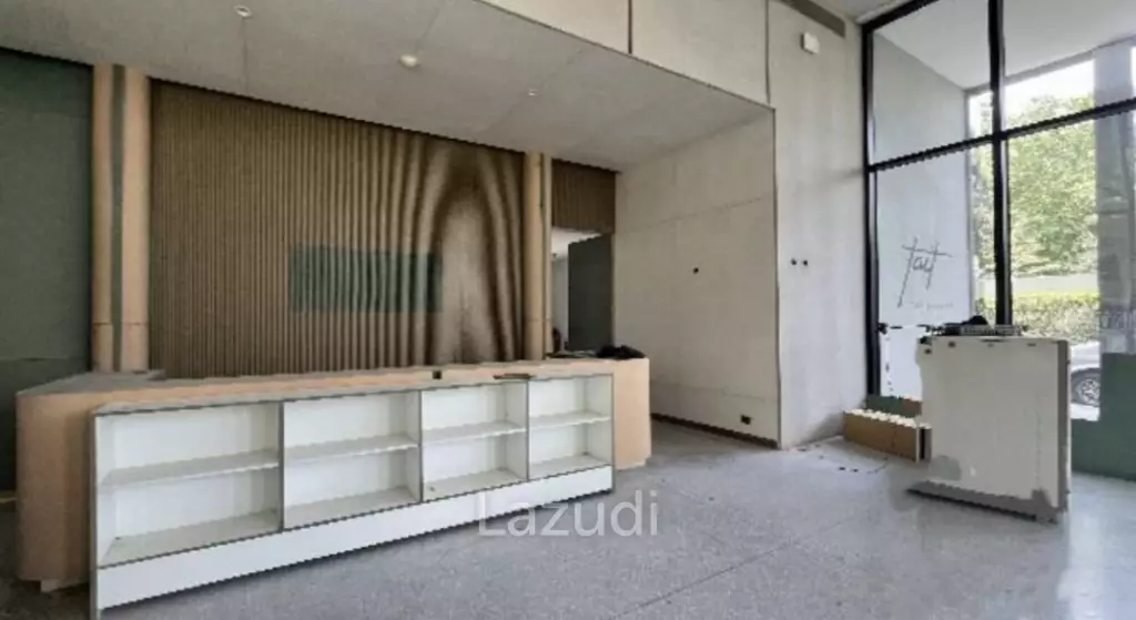 Retail Space in Modern Tait 12 Development