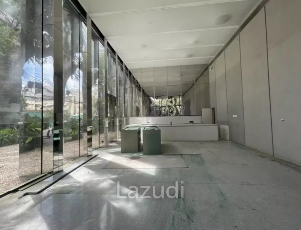 Retail Space in Modern Tait 12 Development