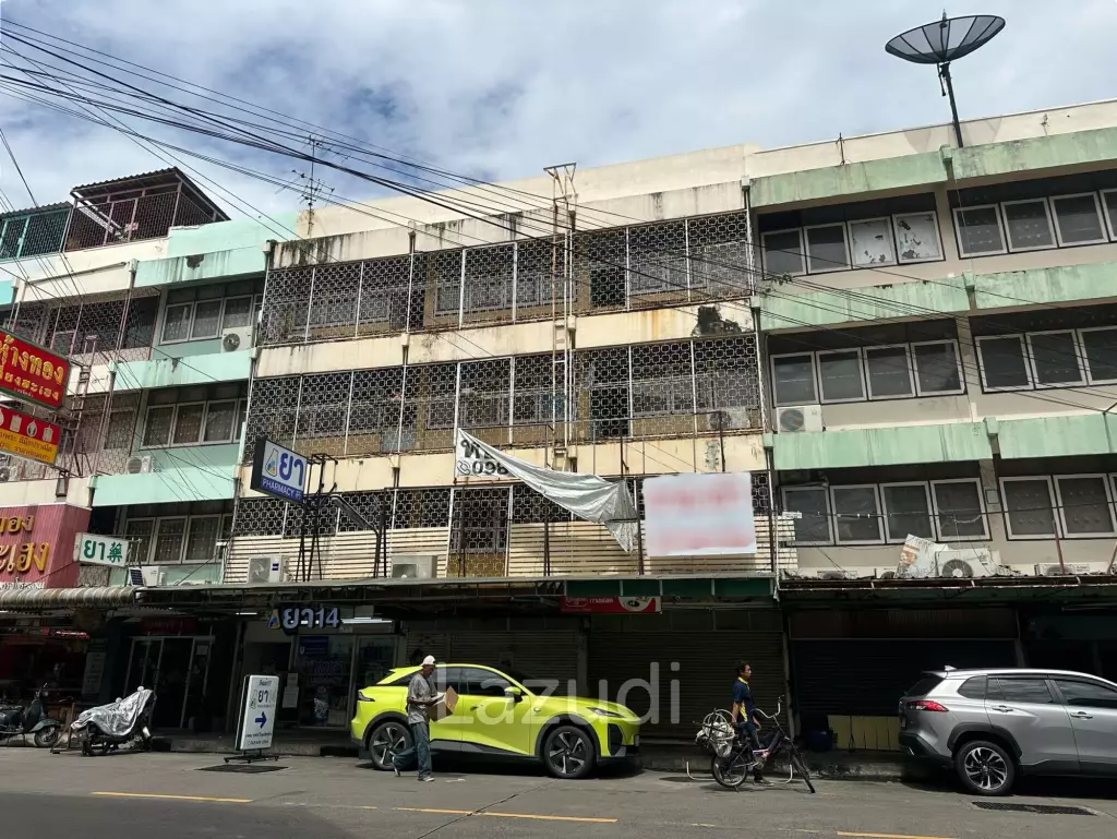 Multi-purpose Townhouse in Thung Wat Don Sathon