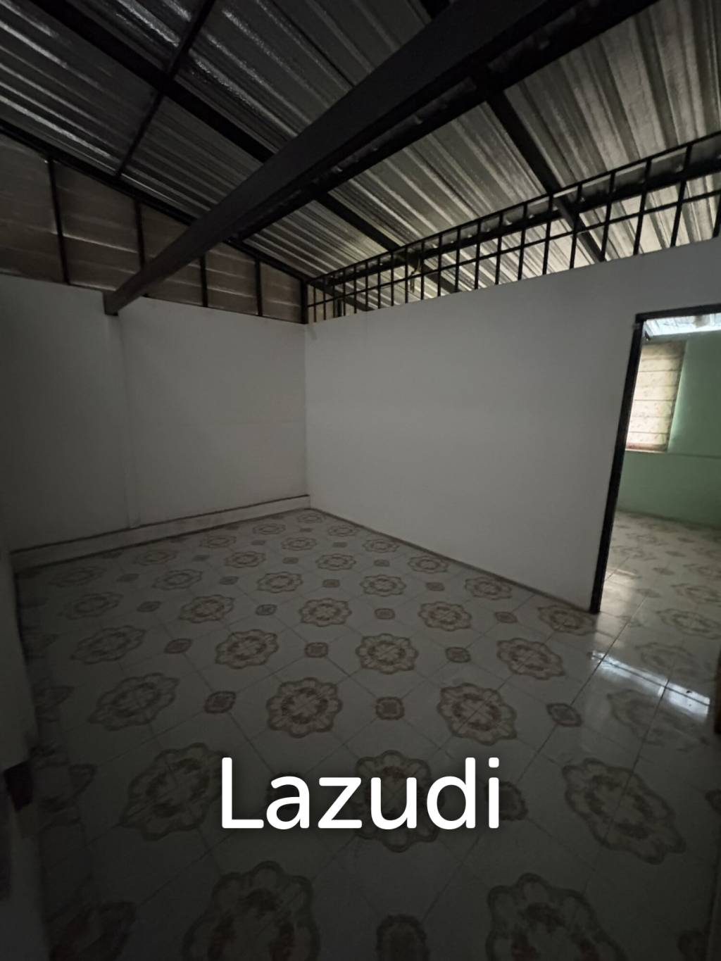 3 Bed 4 Bath 273 SQ.M. Building In Thepprasit