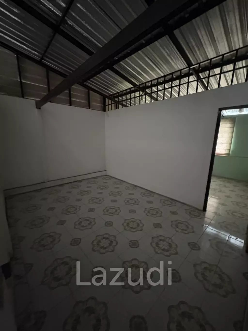 3 Bed 4 Bath 273 SQ.M. Building In Thepprasit
