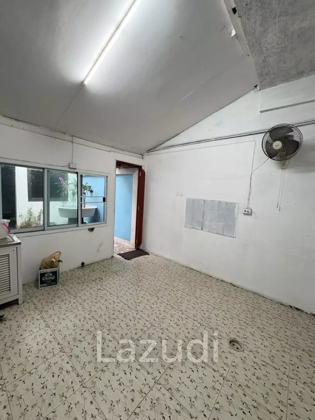 3 Bed 4 Bath 273 SQ.M. Building In Thepprasit