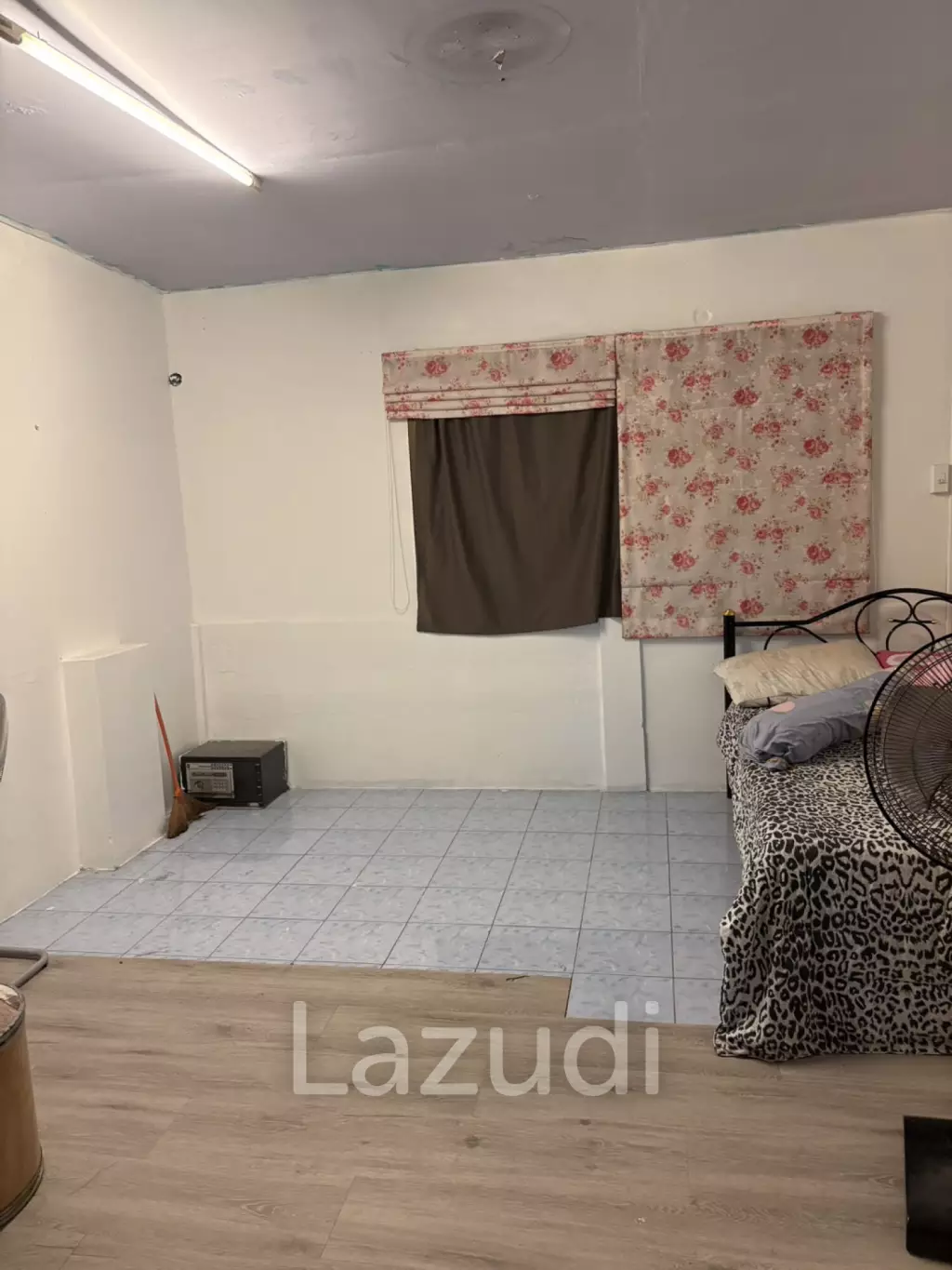 3 Bed 4 Bath 273 SQ.M. Building In Thepprasit