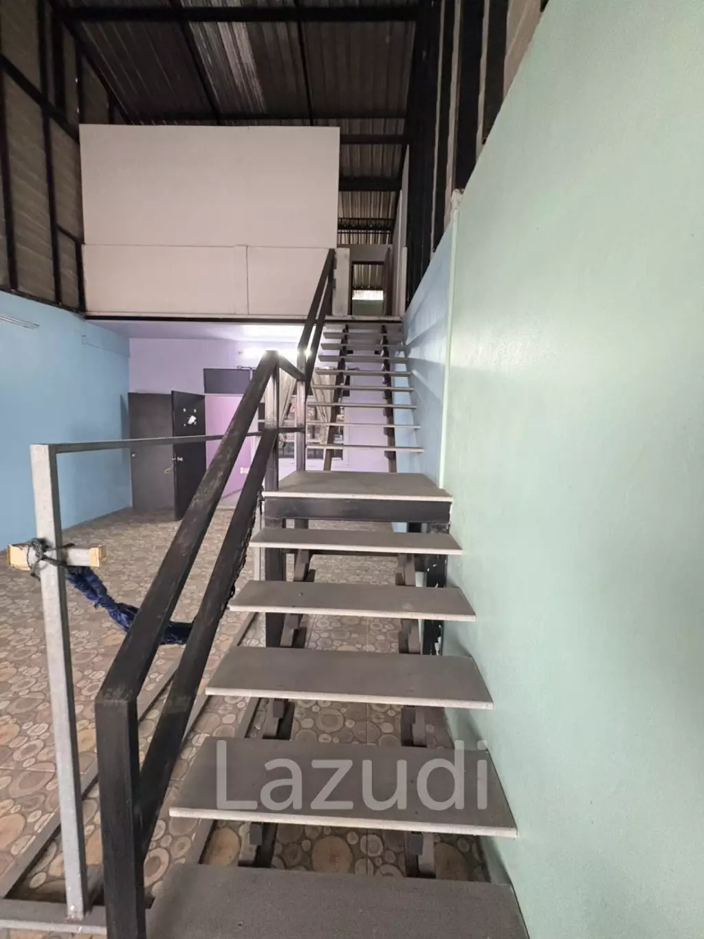 3 Bed 4 Bath 273 SQ.M. Building In Thepprasit