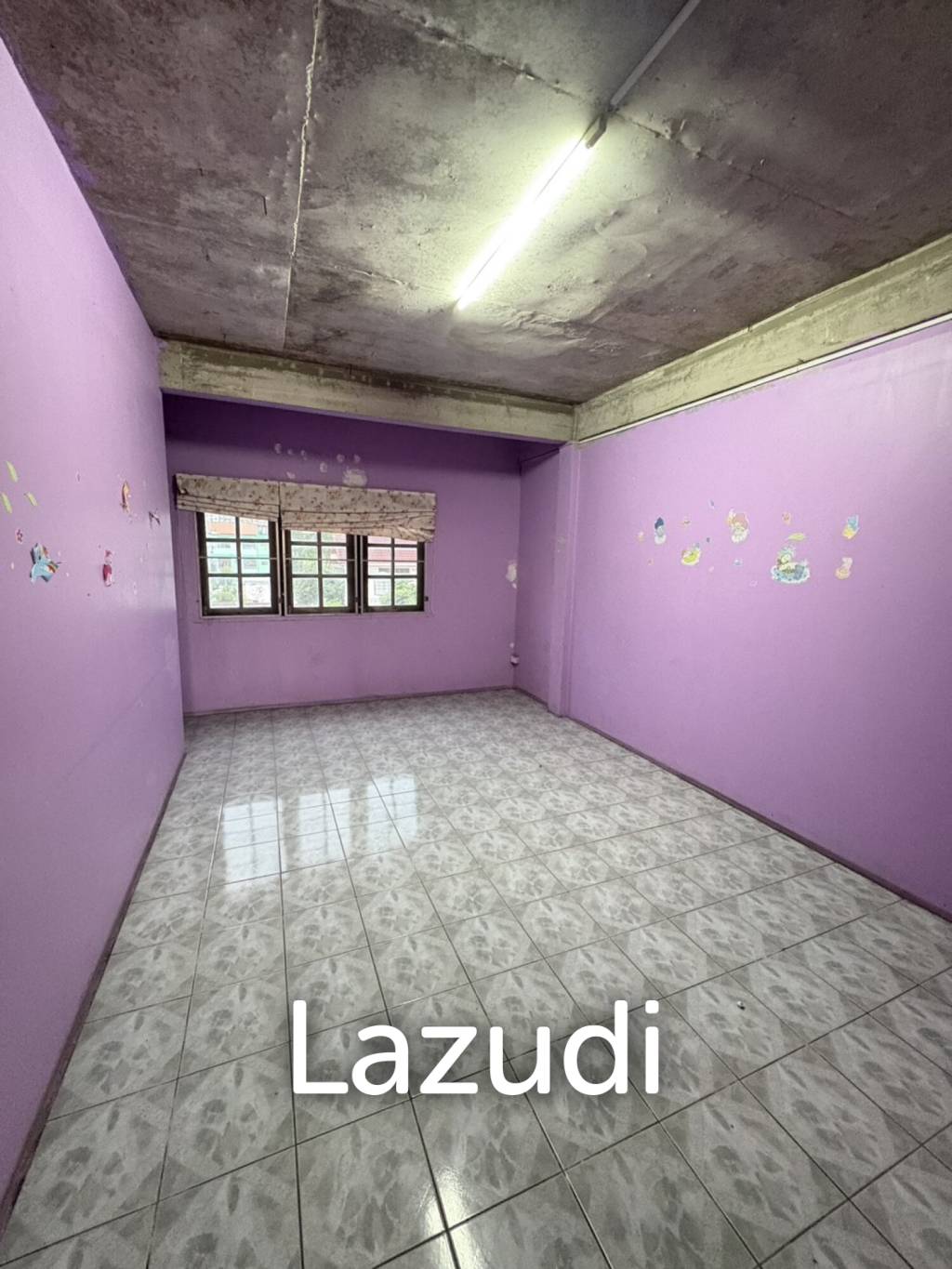 3 Bed 4 Bath 273 SQ.M. Building In Thepprasit