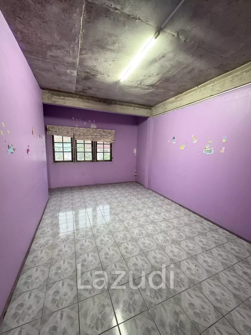 3 Bed 4 Bath 273 SQ.M. Building In Thepprasit